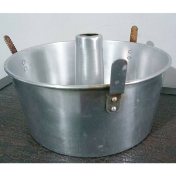 Mirro Vintage Aluminum 10" X 4 1/4" Solid 1 Piece Round Angel Food Tube Cake Pan - Picture 2 of 5